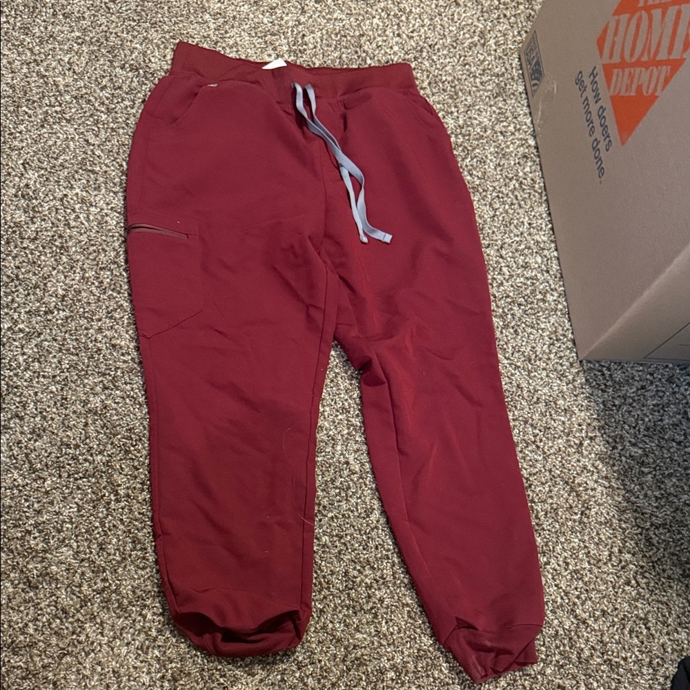 FIGS scrubs Zamora jogger bottoms in maroon